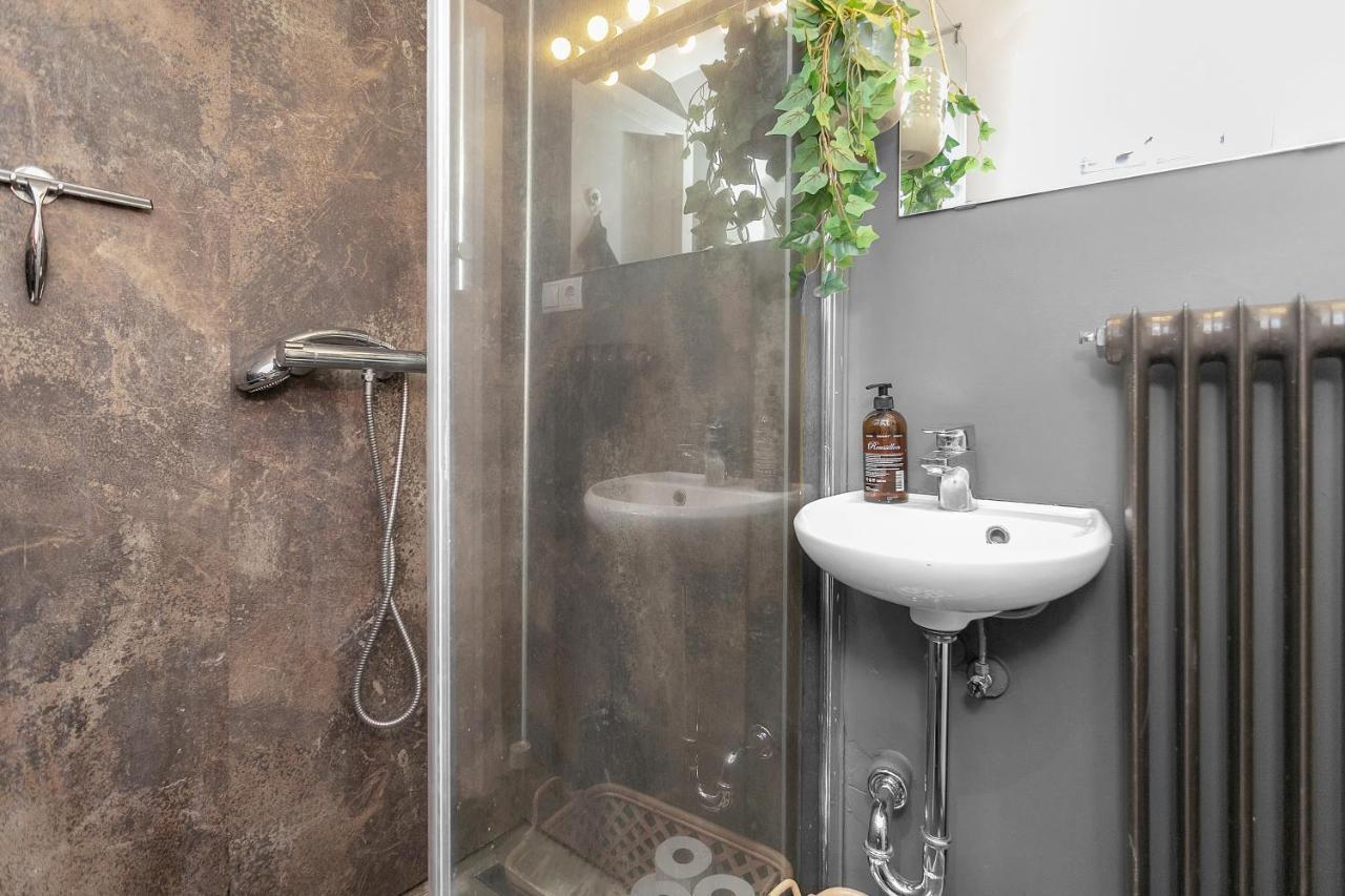 Lokastigur Charming And Inviting Apartment Reykjavik Bagian luar foto